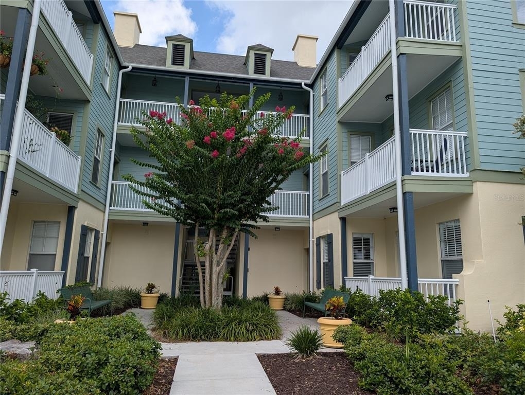 611 Campus Street - Photo 0