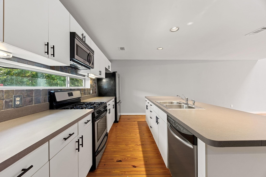 913 Robin Street - Photo 10