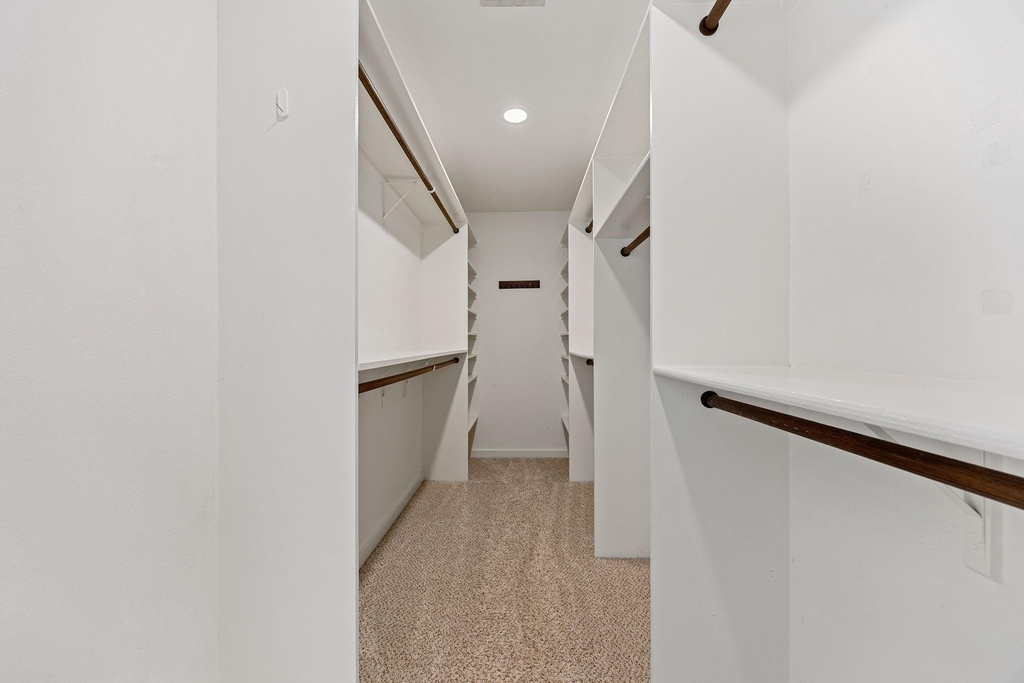 913 Robin Street - Photo 15
