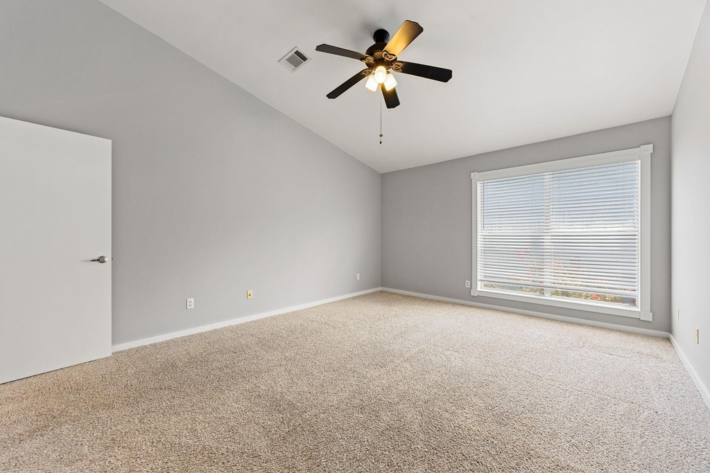913 Robin Street - Photo 14