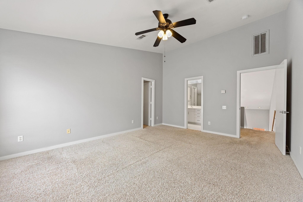 913 Robin Street - Photo 13