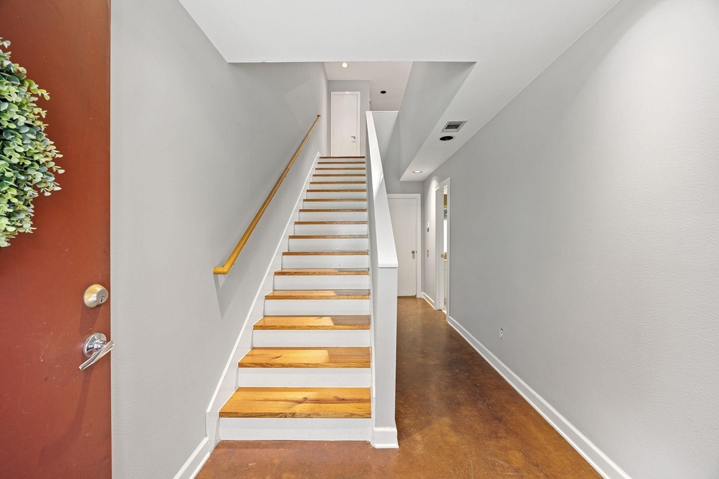 913 Robin Street - Photo 4