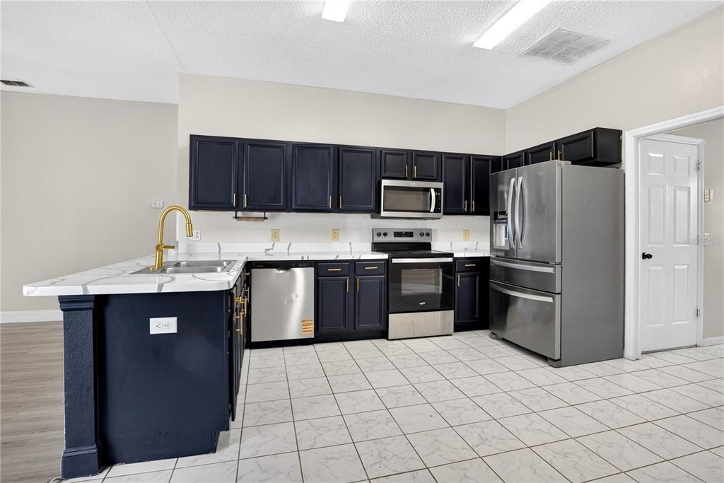 121 Aurelia Court - Photo 9