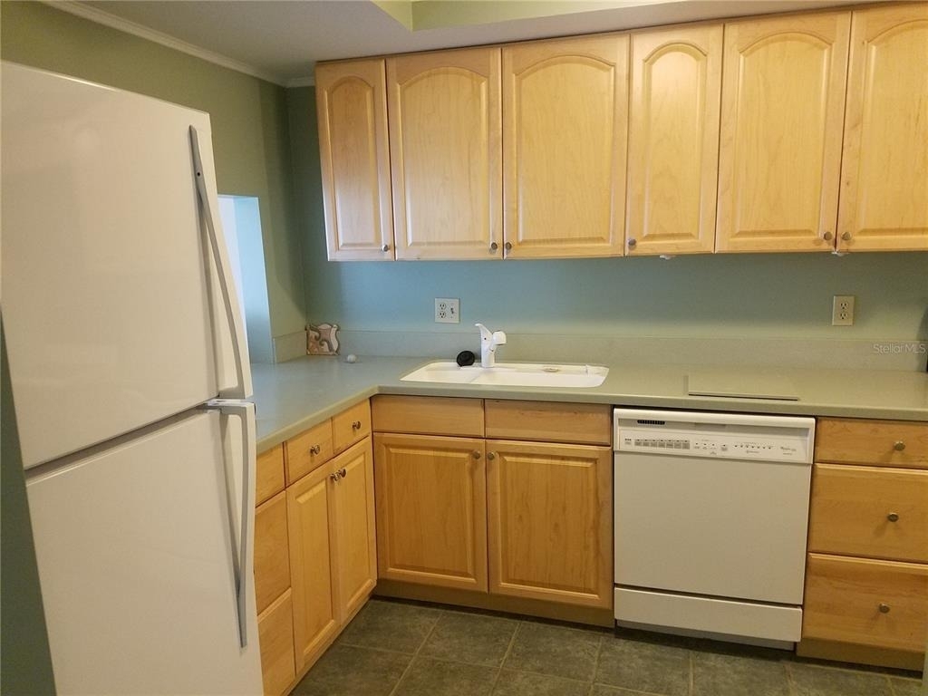 5421 Vineland Road - Photo 3