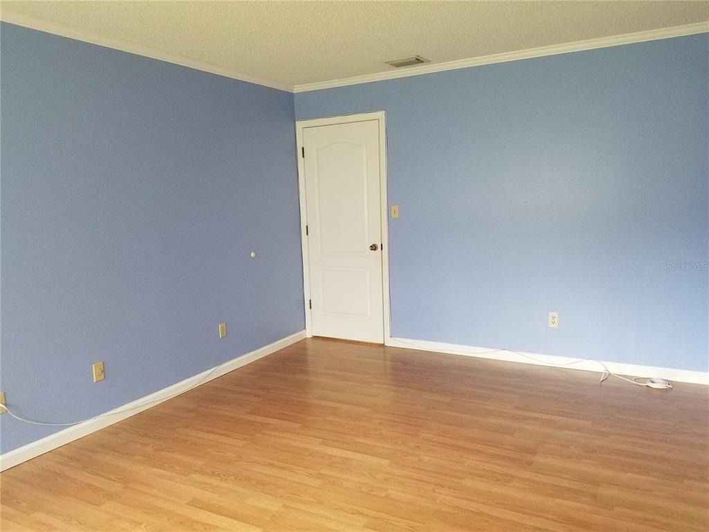 5421 Vineland Road - Photo 8