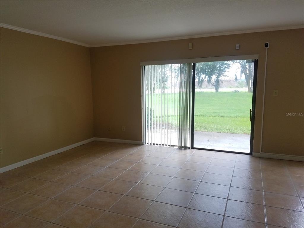 5421 Vineland Road - Photo 2