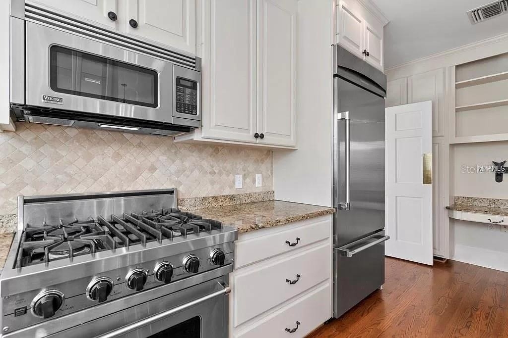 1119 Belleaire Circle - Photo 17