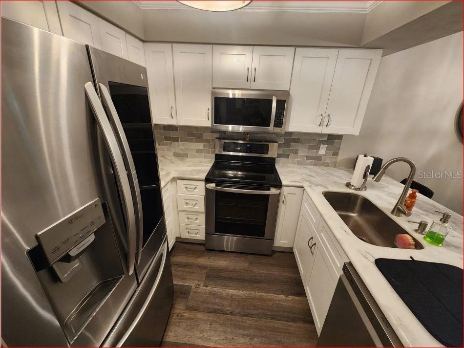 2735 Sw 35th Place - Photo 1