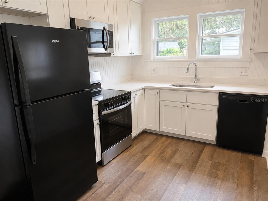 712 Mckenzie Street - Photo 3