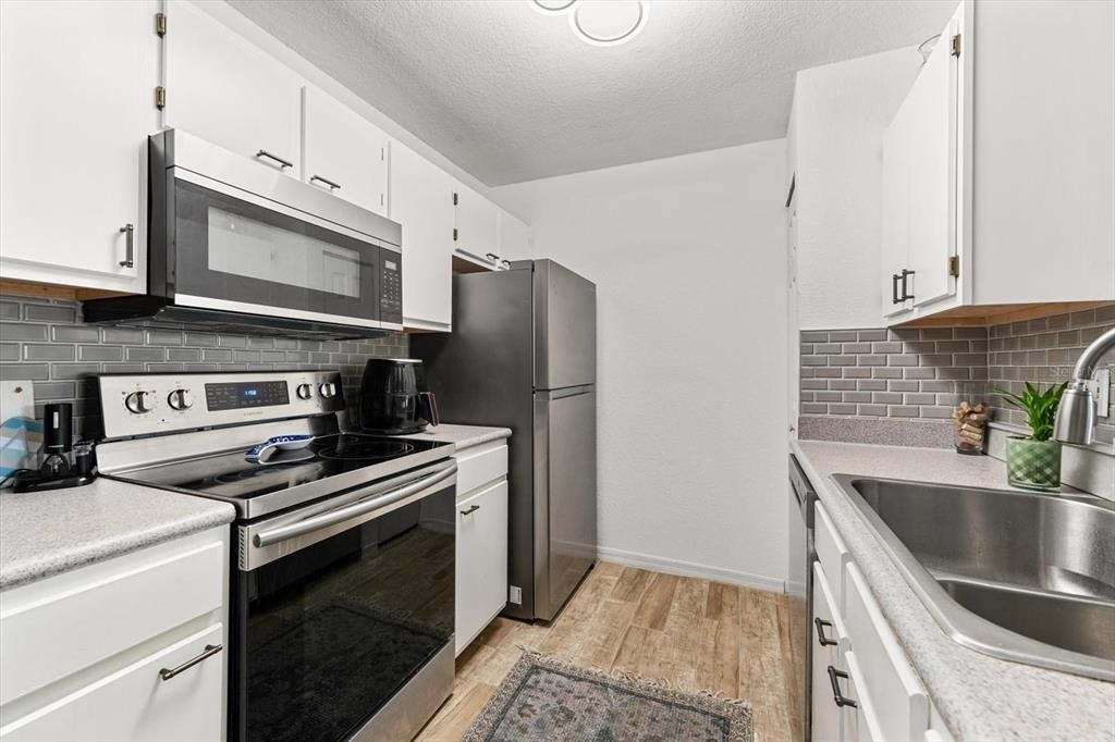 8933 Manor Loop - Photo 18
