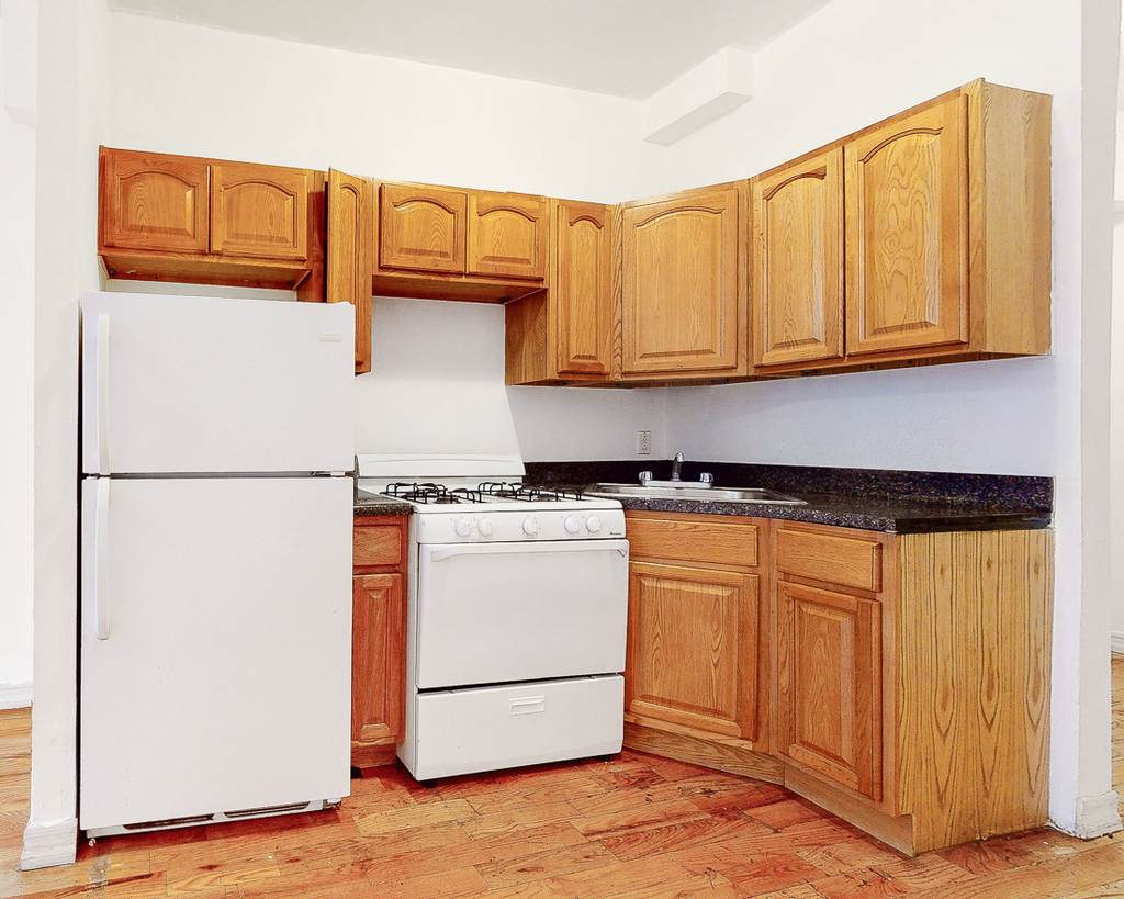 370 West 127th Street - Photo 3