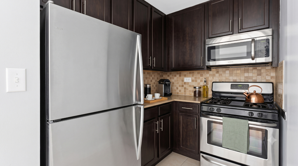 3333 Broadway - Photo 2
