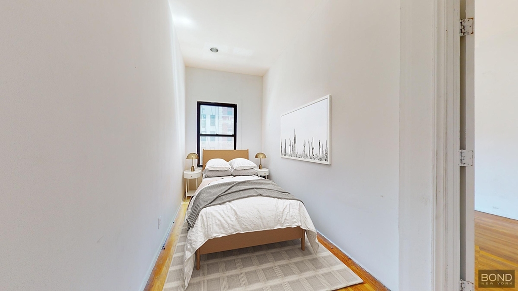 Third Avenue - Photo 2