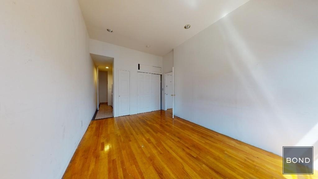 Third Avenue - Photo 10