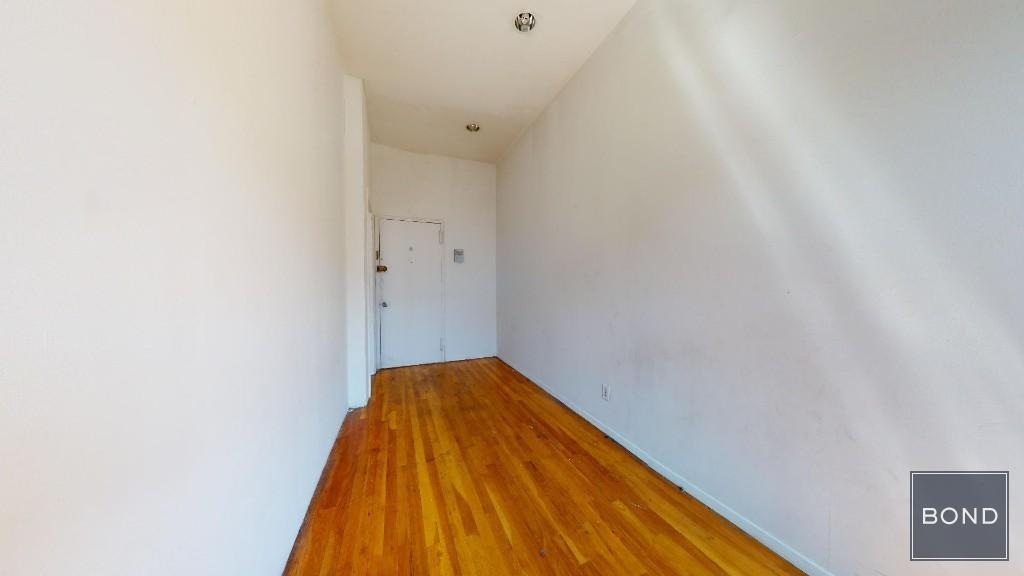 Third Avenue - Photo 12