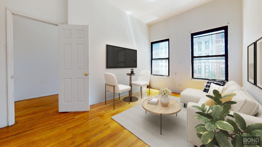 Third Avenue - Photo 1