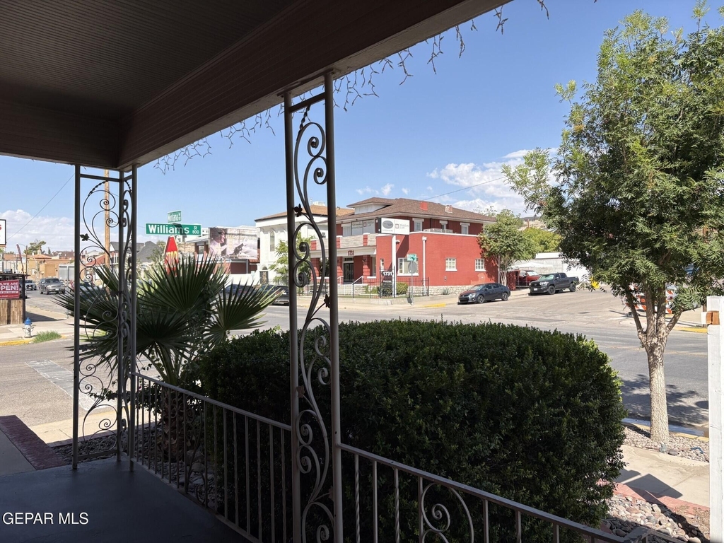 1800 Montana Avenue - Photo 2