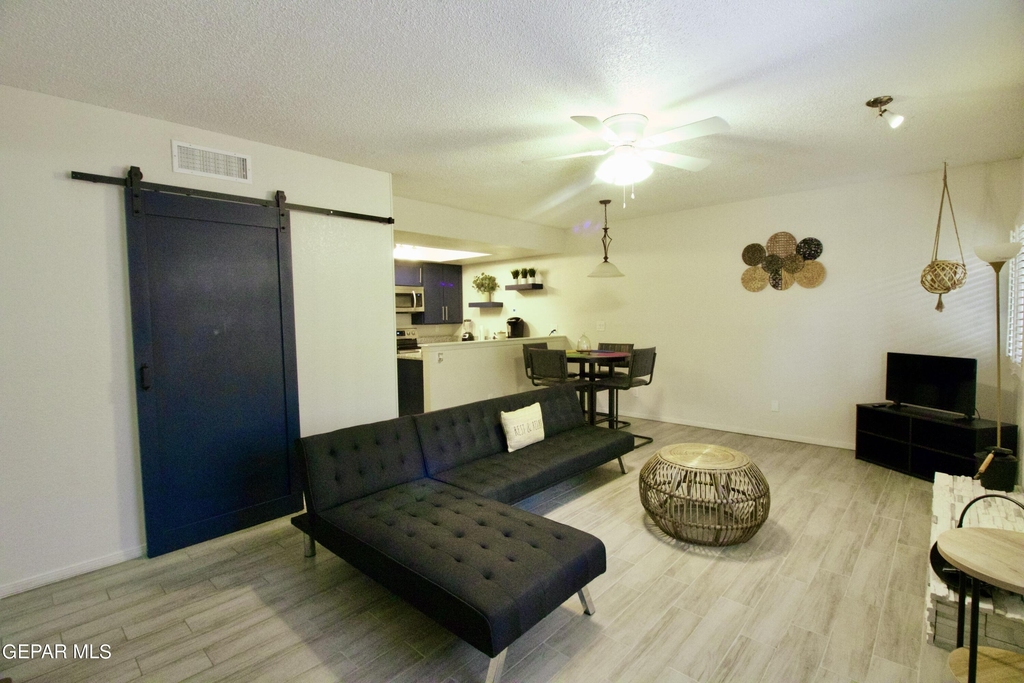 4614 N Stanton Street - Photo 3