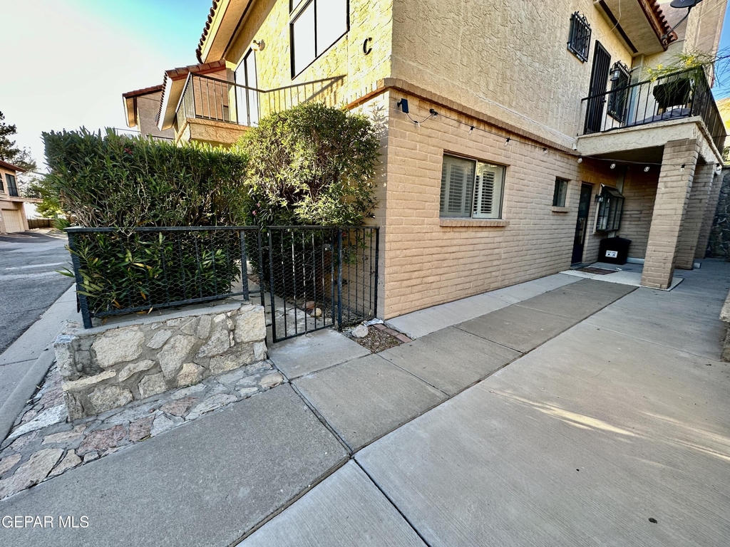 4614 N Stanton Street - Photo 22