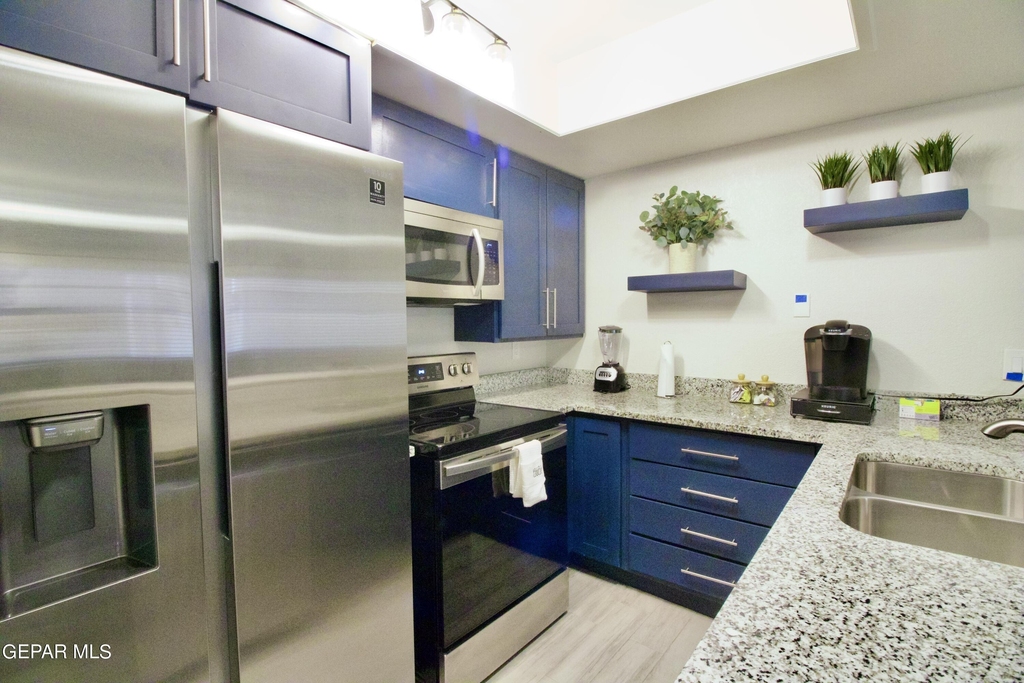 4614 N Stanton Street - Photo 8