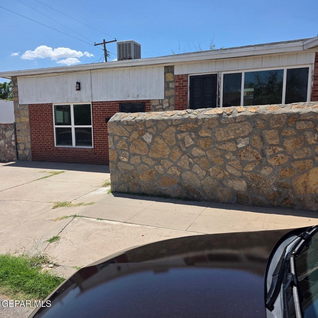 4642 Walter Ln - Photo 2