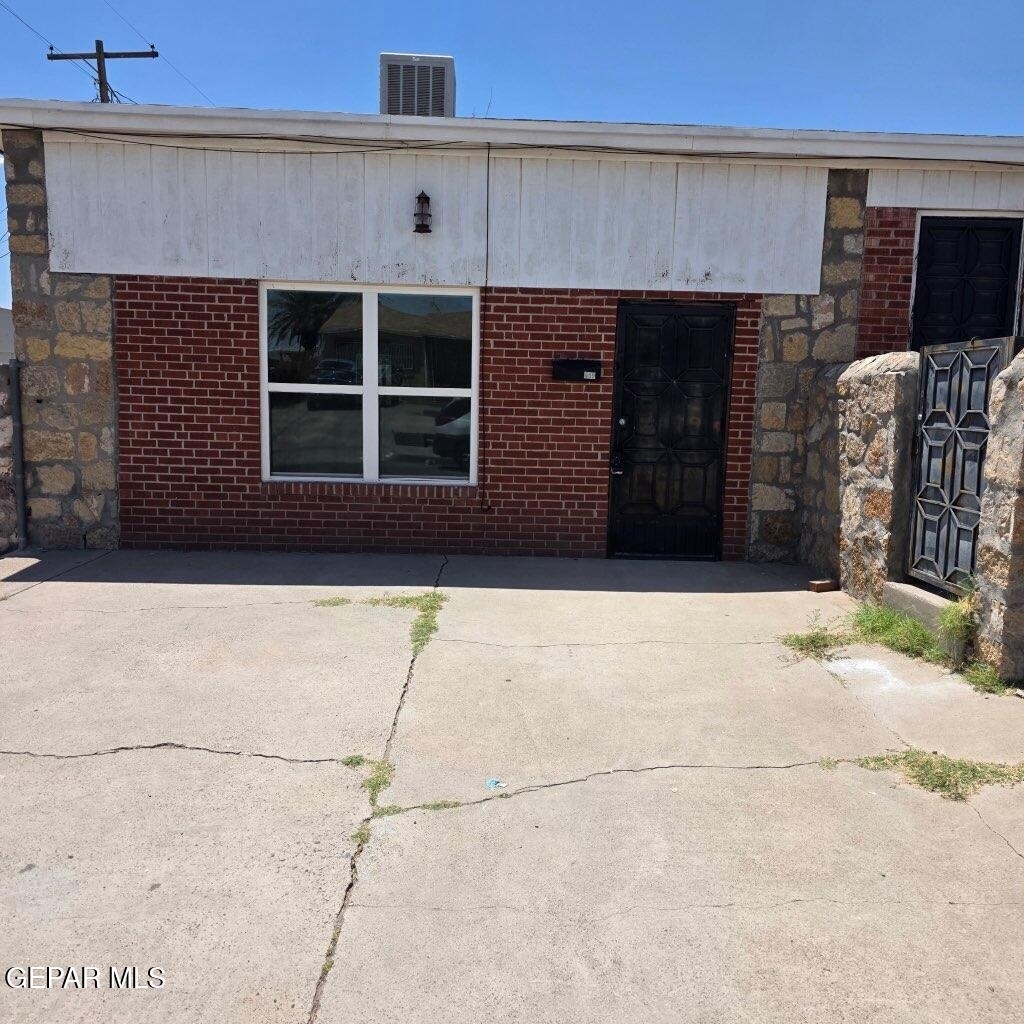4642 Walter Ln - Photo 3