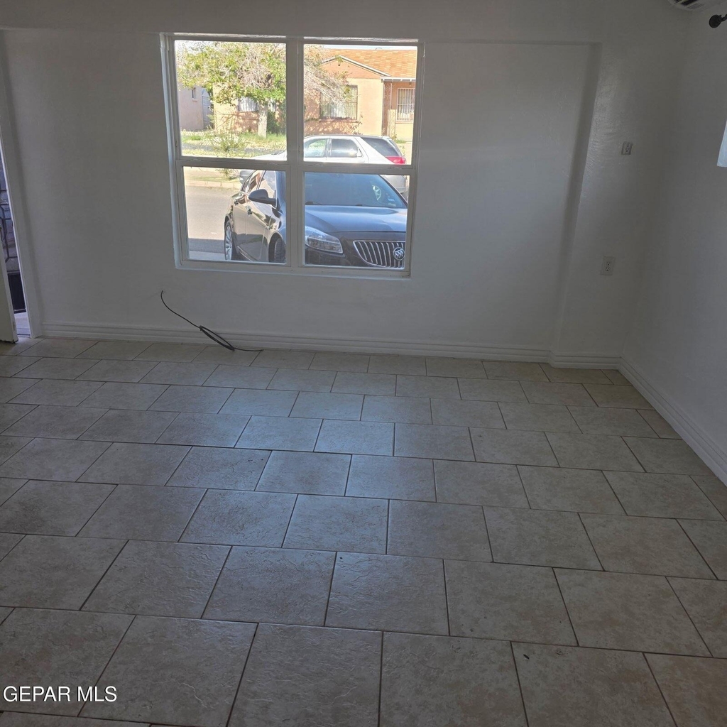 4642 Walter Ln - Photo 4