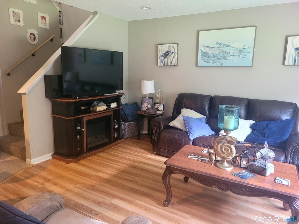 565 Clark Avenue - Photo 3