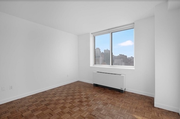 West 42nd Street - Photo 1