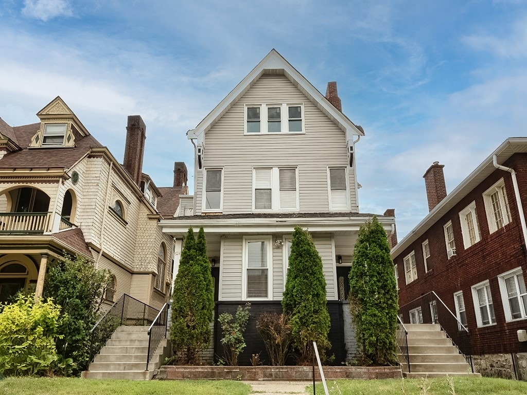 624 N Sheridan Ave - Photo 0