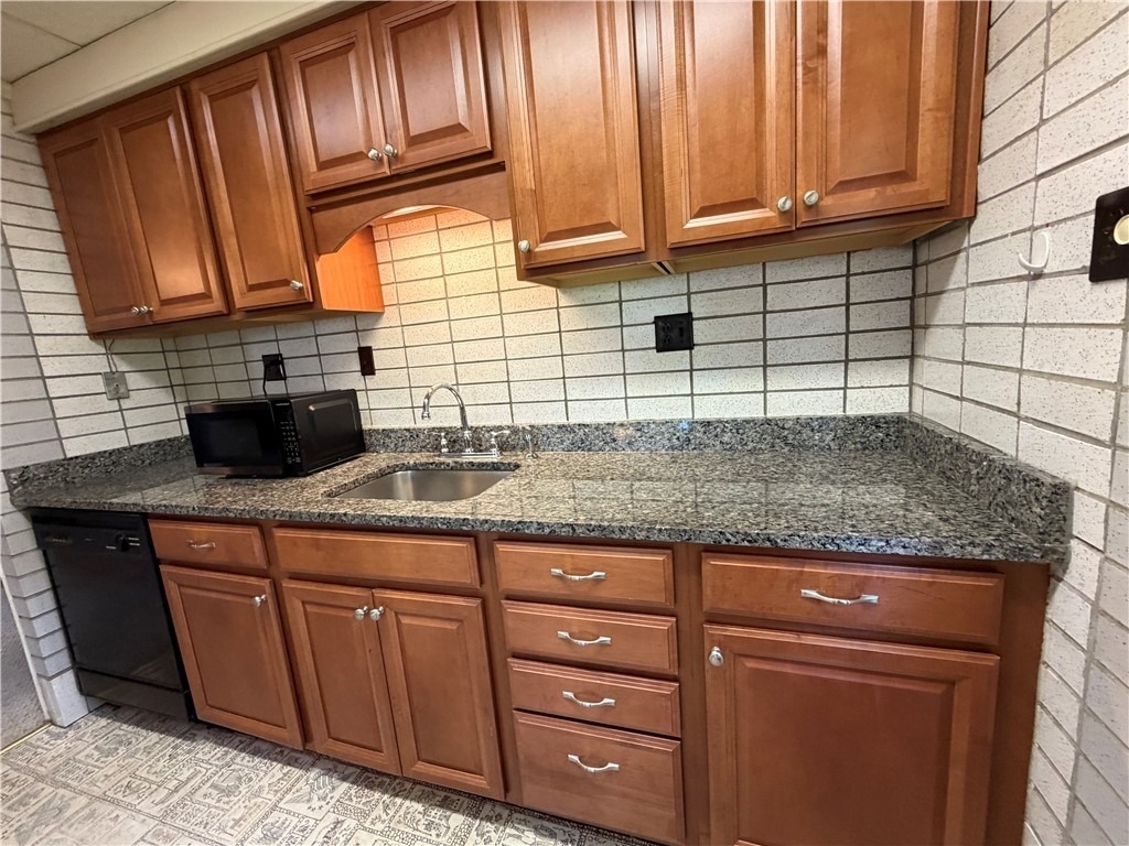 735 Athalia St - Photo 3