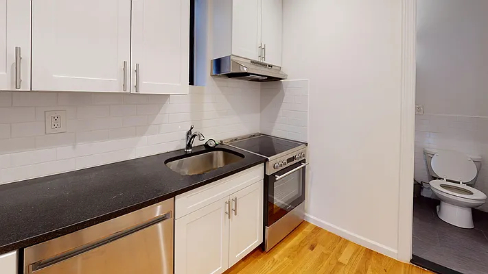 1441 York Avenue - Photo 2