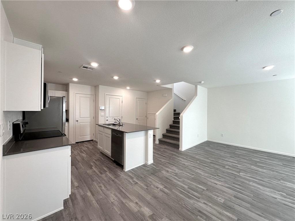 4921 Hunter Mesa Avenue - Photo 4