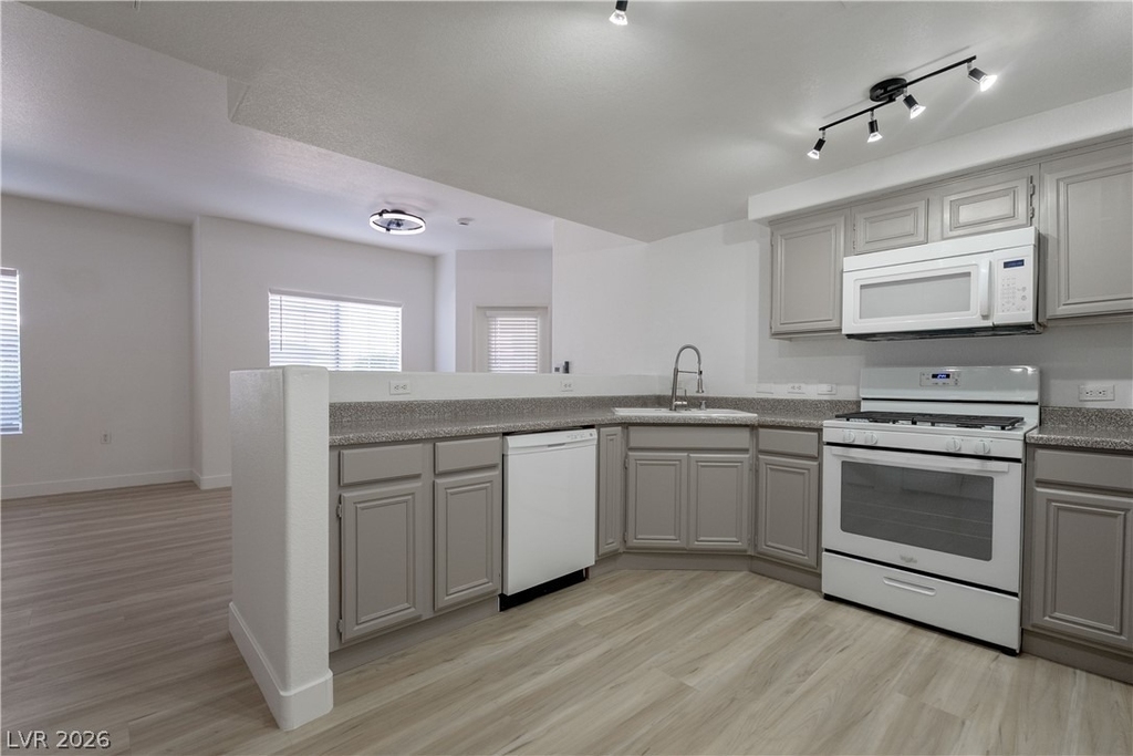 10245 S Maryland Parkway - Photo 5