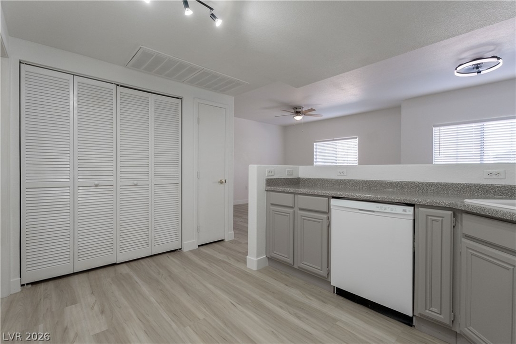 10245 S Maryland Parkway - Photo 4