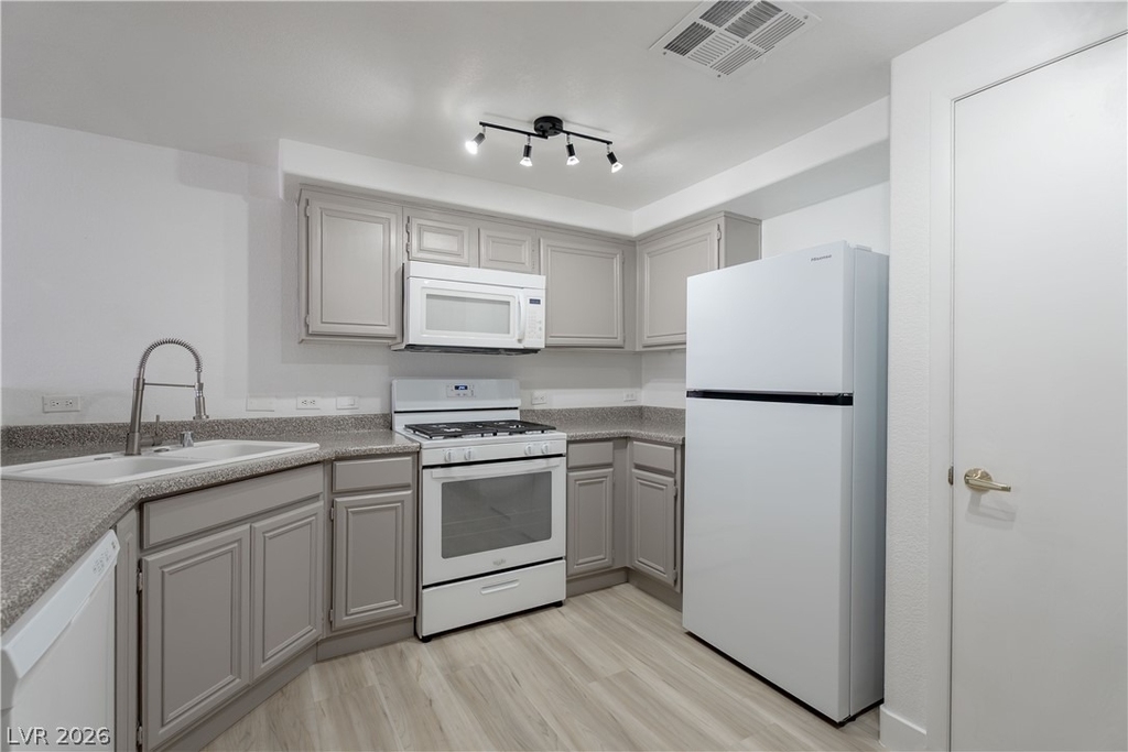 10245 S Maryland Parkway - Photo 7
