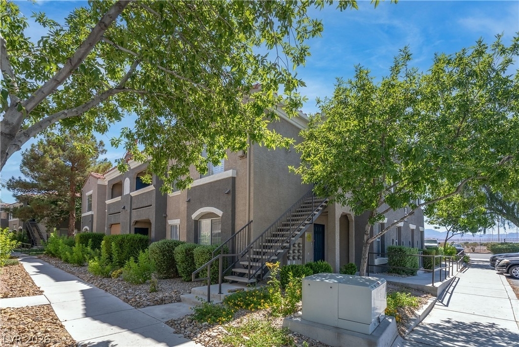 10245 S Maryland Parkway - Photo 0