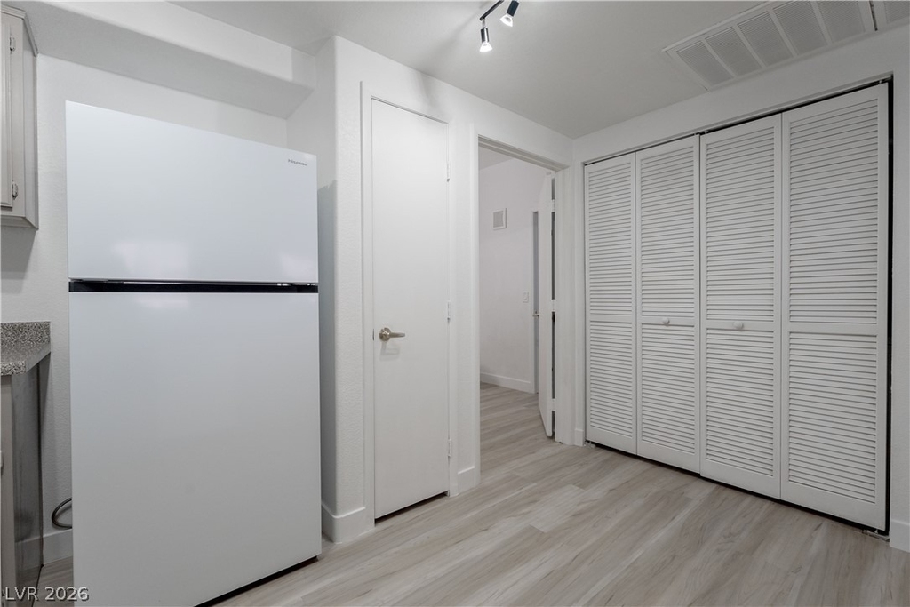 10245 S Maryland Parkway - Photo 3