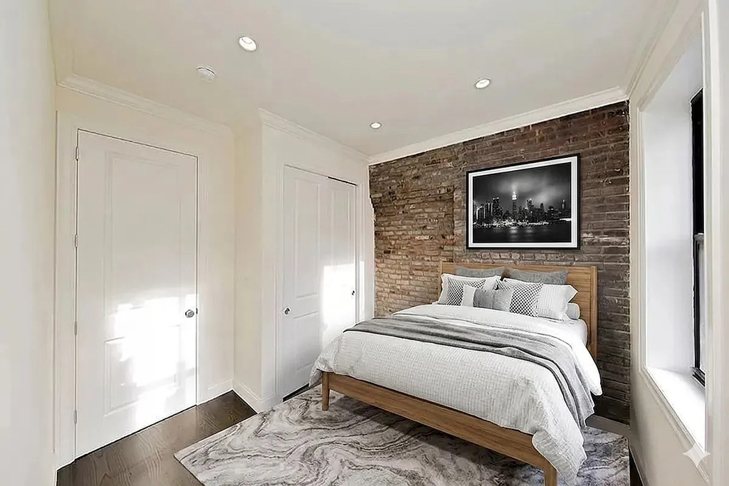 338 East 55th Street - Photo 2