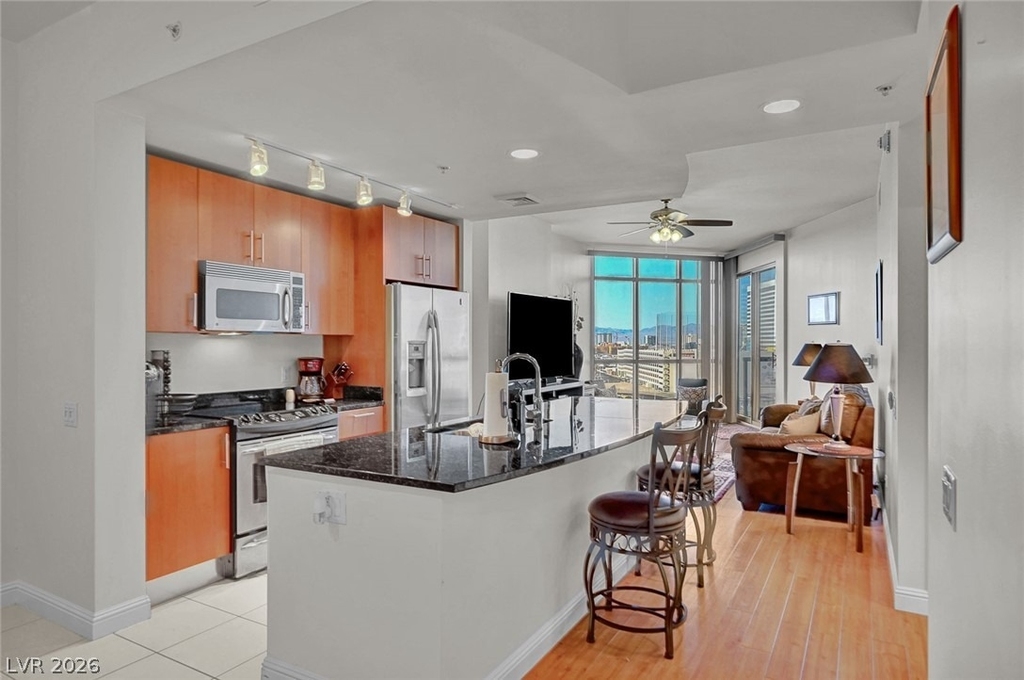 200 W Sahara Avenue - Photo 0