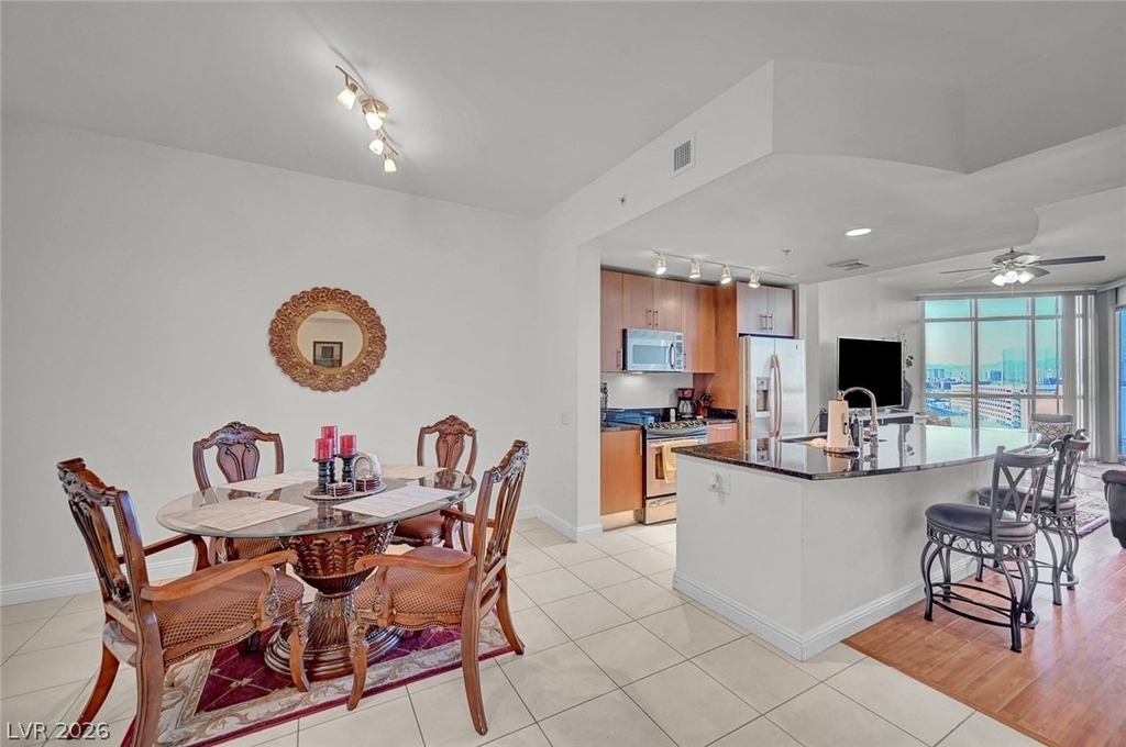 200 W Sahara Avenue - Photo 2