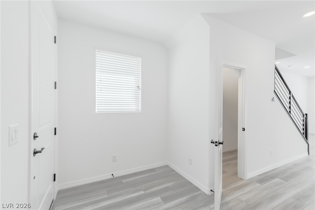 6017 Fennerwick Avenue - Photo 2