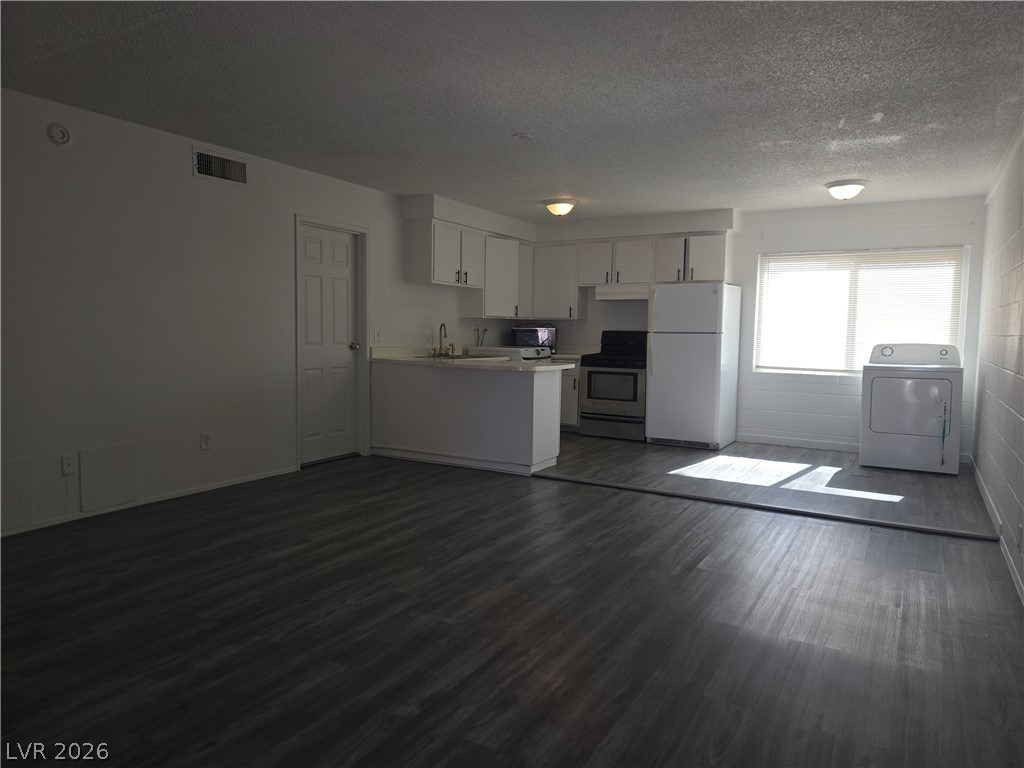 2937 Stewart Avenue - Photo 0