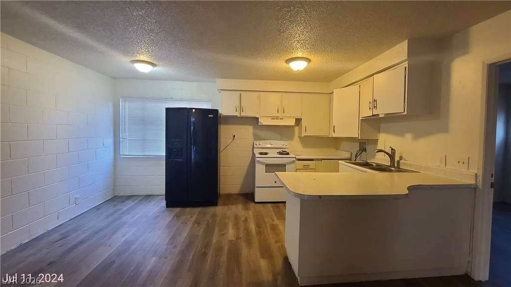 2937 Stewart Avenue - Photo 2