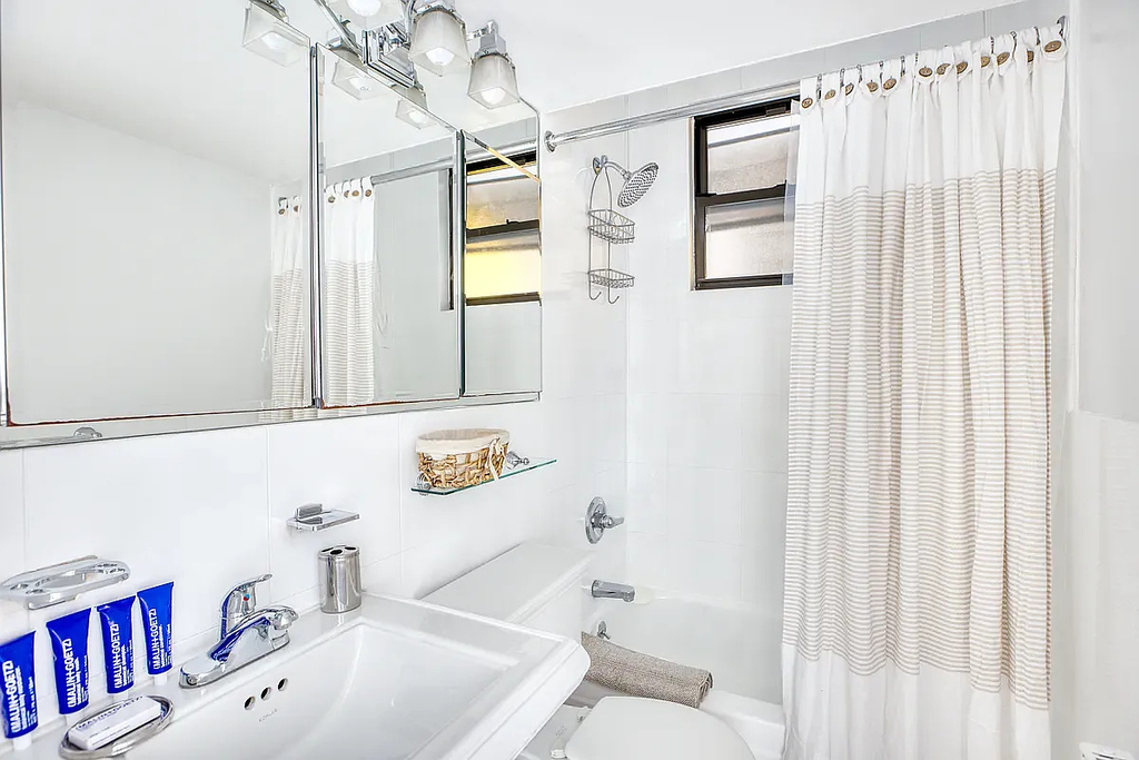 202 East 13th Street - Photo 12