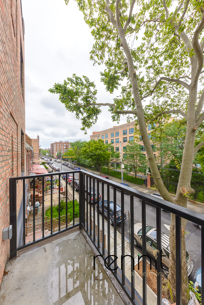 593 Rutland Road - Photo 4