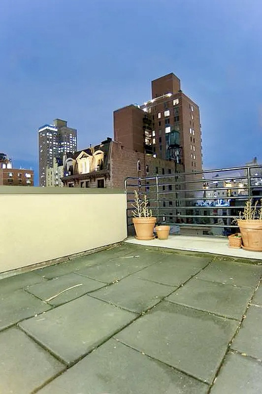 113 East 31st Street - Photo 1