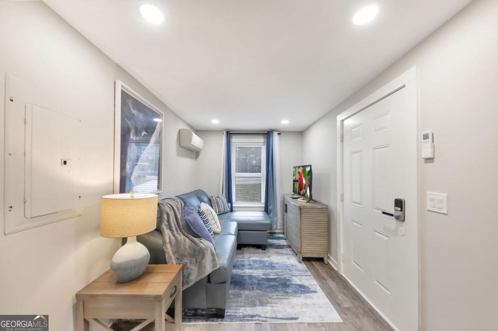 243 Georgia Avenue N - Photo 5