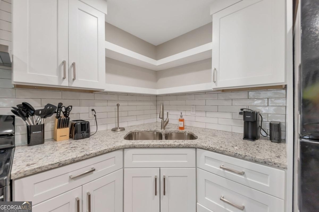 243 Georgia Avenue N - Photo 5