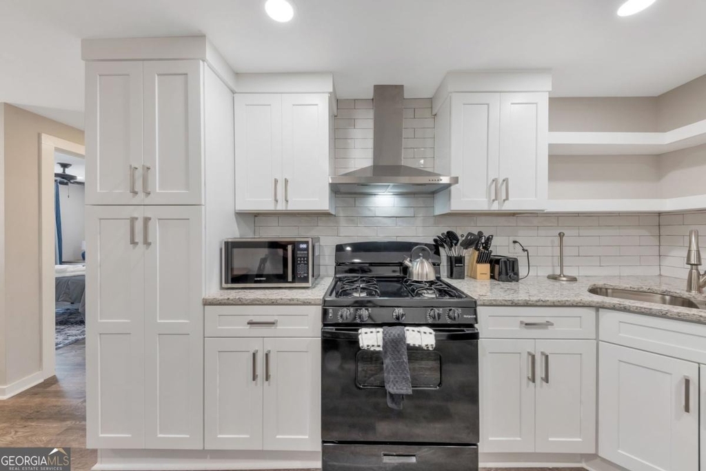 243 Georgia Avenue N - Photo 4
